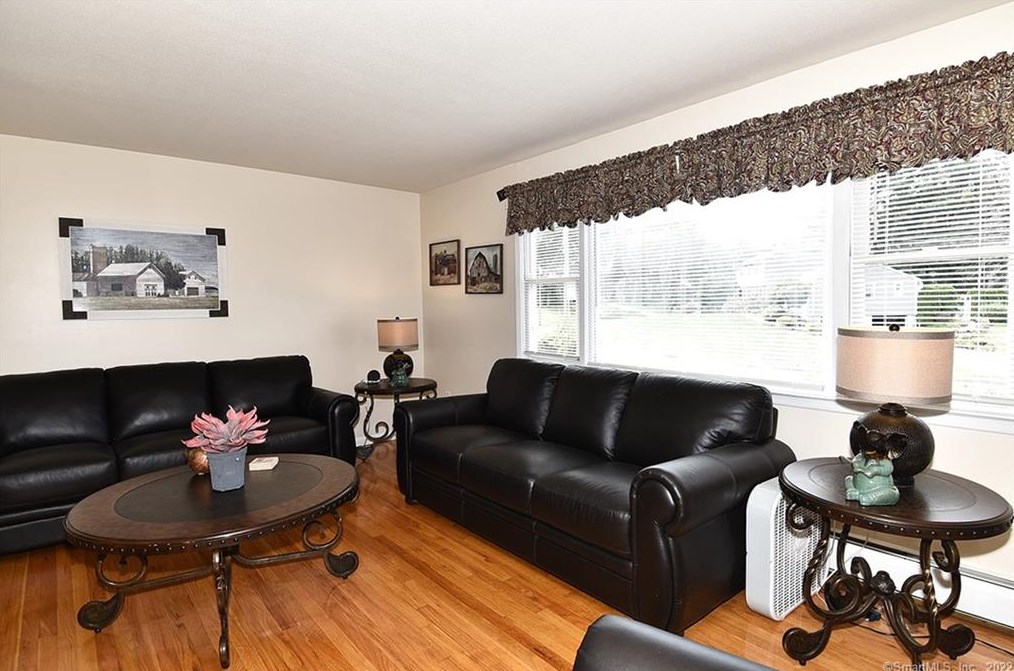 100 Sandy Ln, Meriden CT 06450-7023 exterior