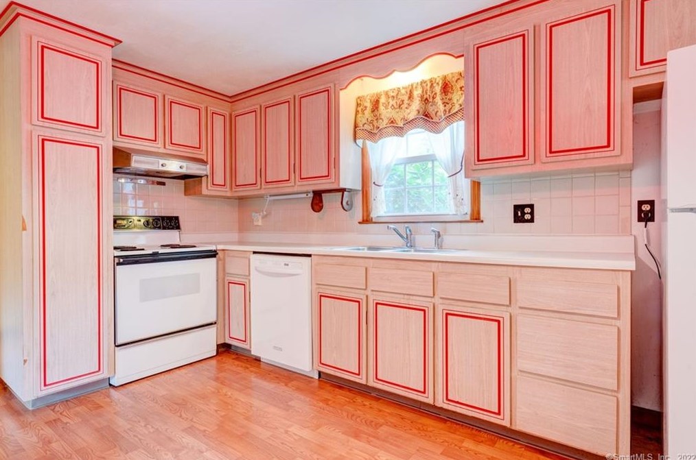 52 Merline Rd, Vernon CT 06066-4813 exterior