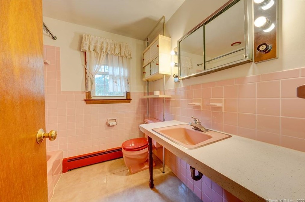 52 Merline Rd, Vernon CT 06066-4813 exterior