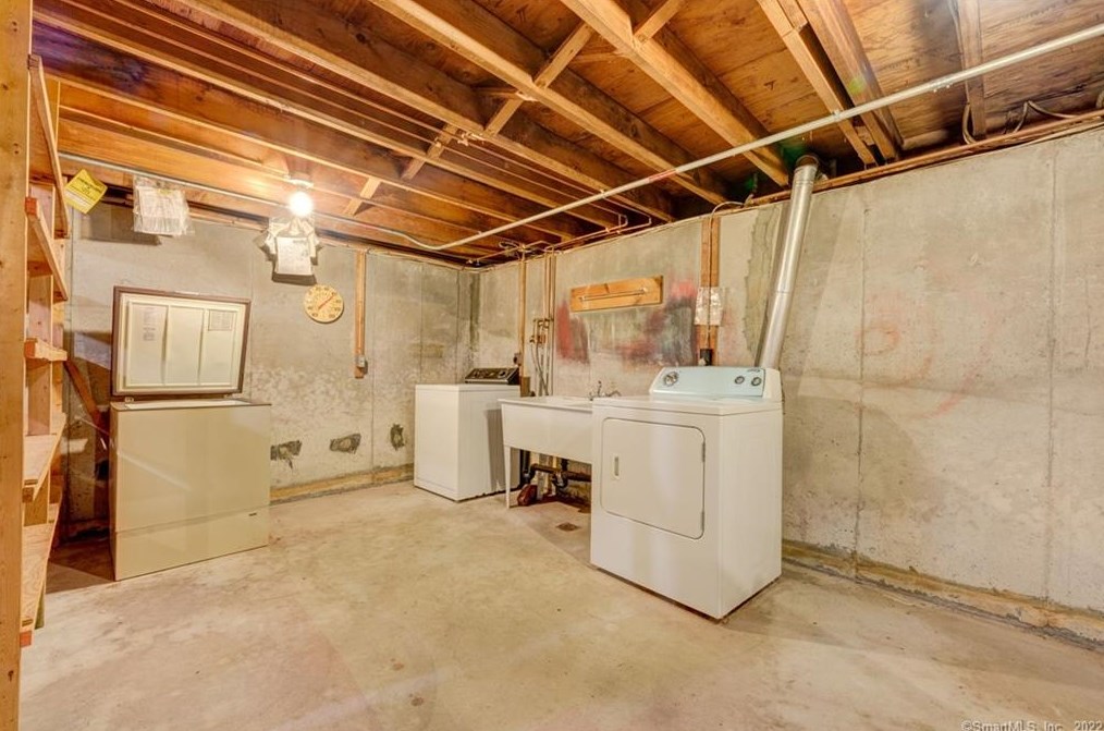 52 Merline Rd, Vernon CT 06066-4813 exterior