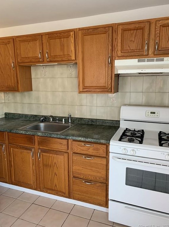 242 2nd St, New Haven CT  06516-2624 exterior