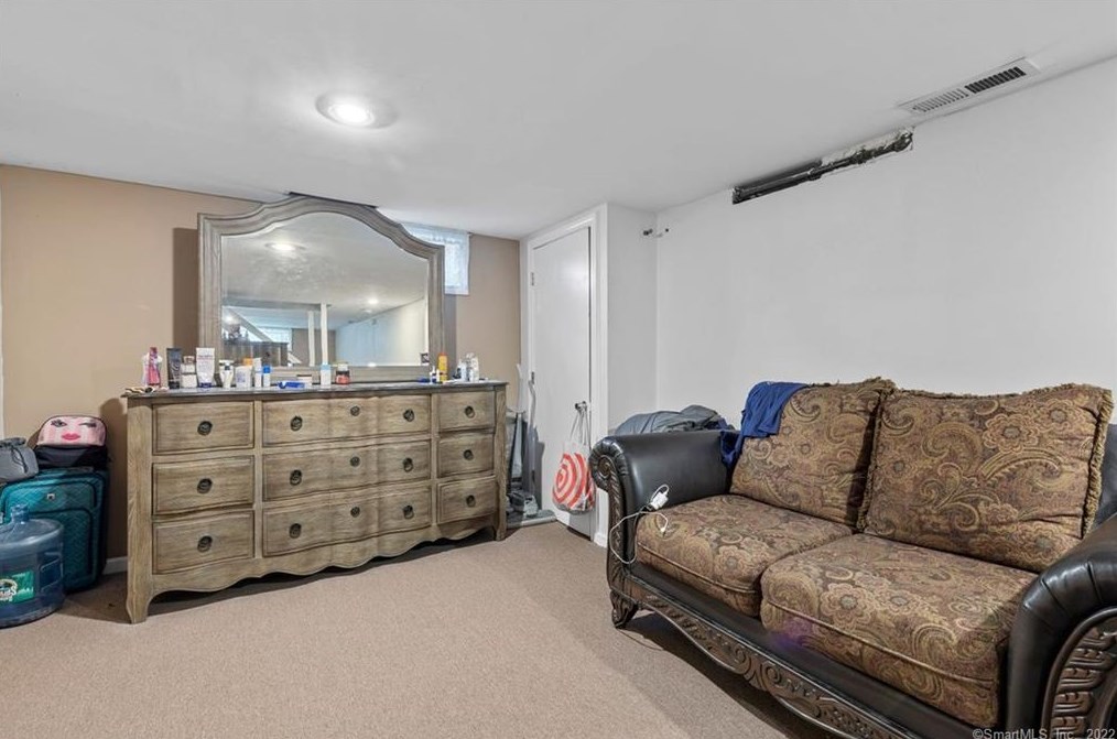 58 Michael Rd, New Haven CT 06514-4504 exterior