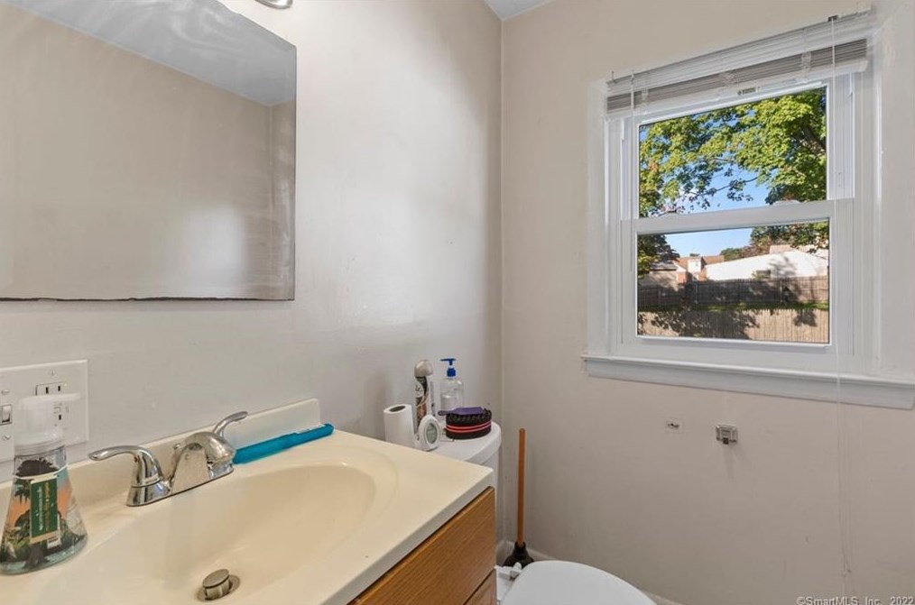 58 Michael Rd, New Haven CT 06514-4504 exterior