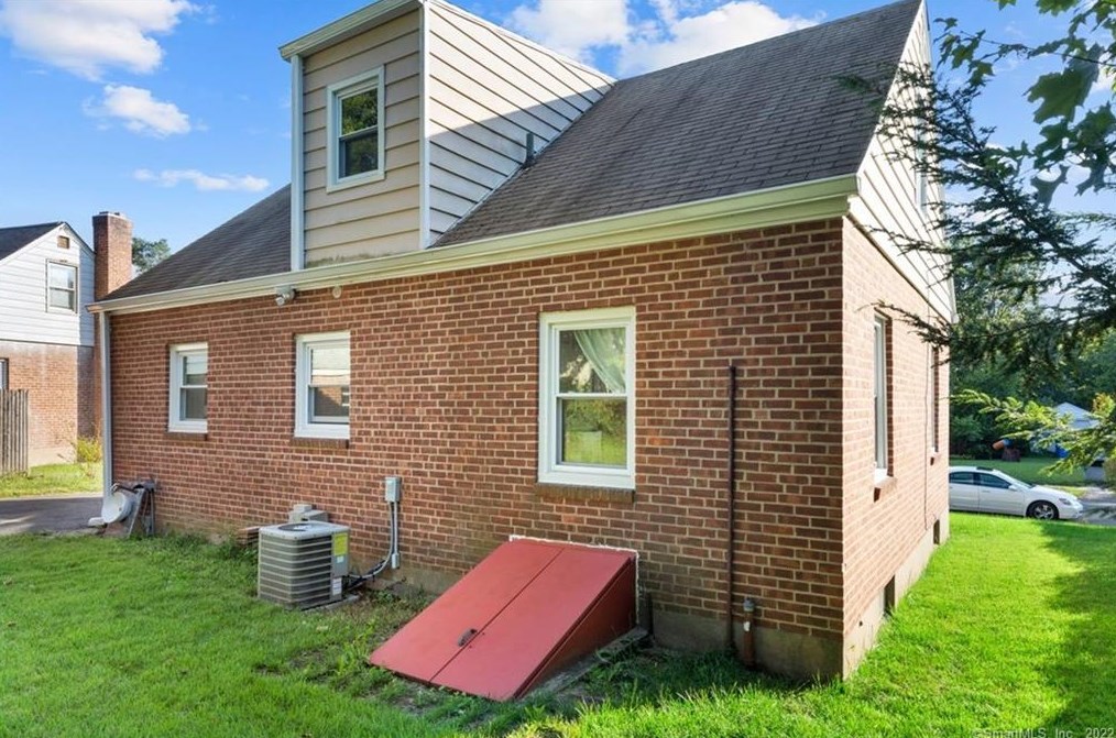 58 Michael Rd, New Haven CT 06514-4504 exterior