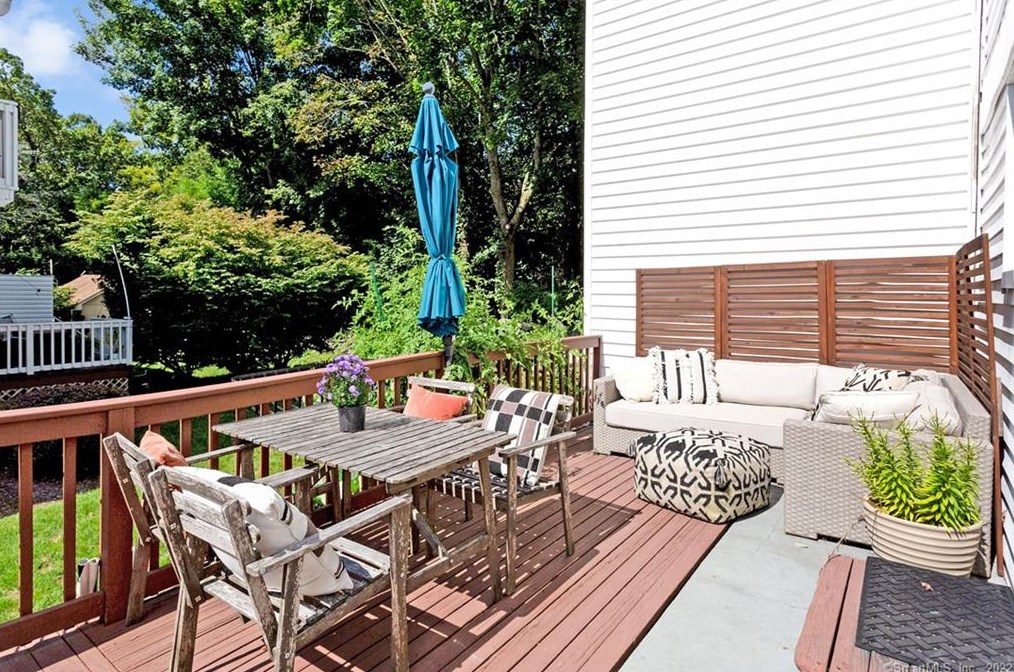 110 Weaver St, Greenwich CT  06831-4314 exterior