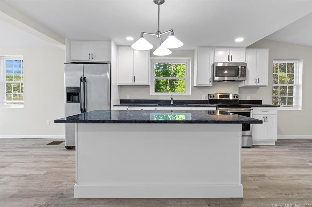 151 Main St, Clinton CT  06413-1630 exterior