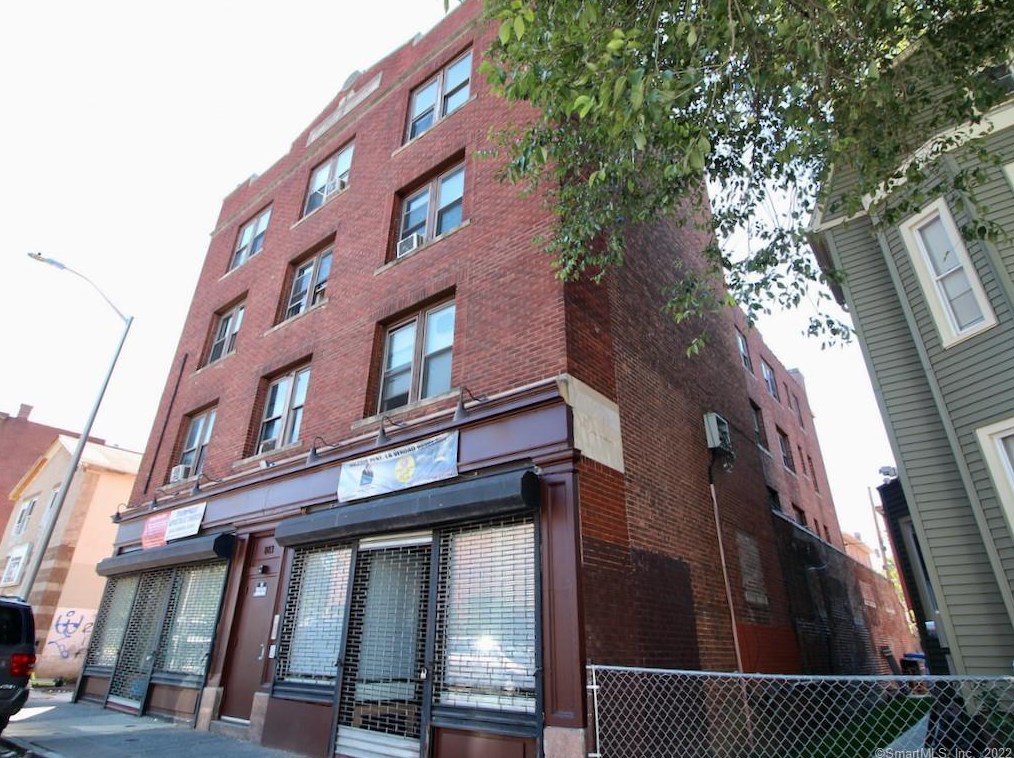 881 Broad St, Hartford CT  06106-2403 exterior
