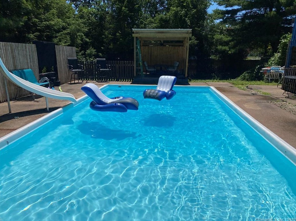 5 Bittersweet Dr, Hartford CT 06108-1201 exterior