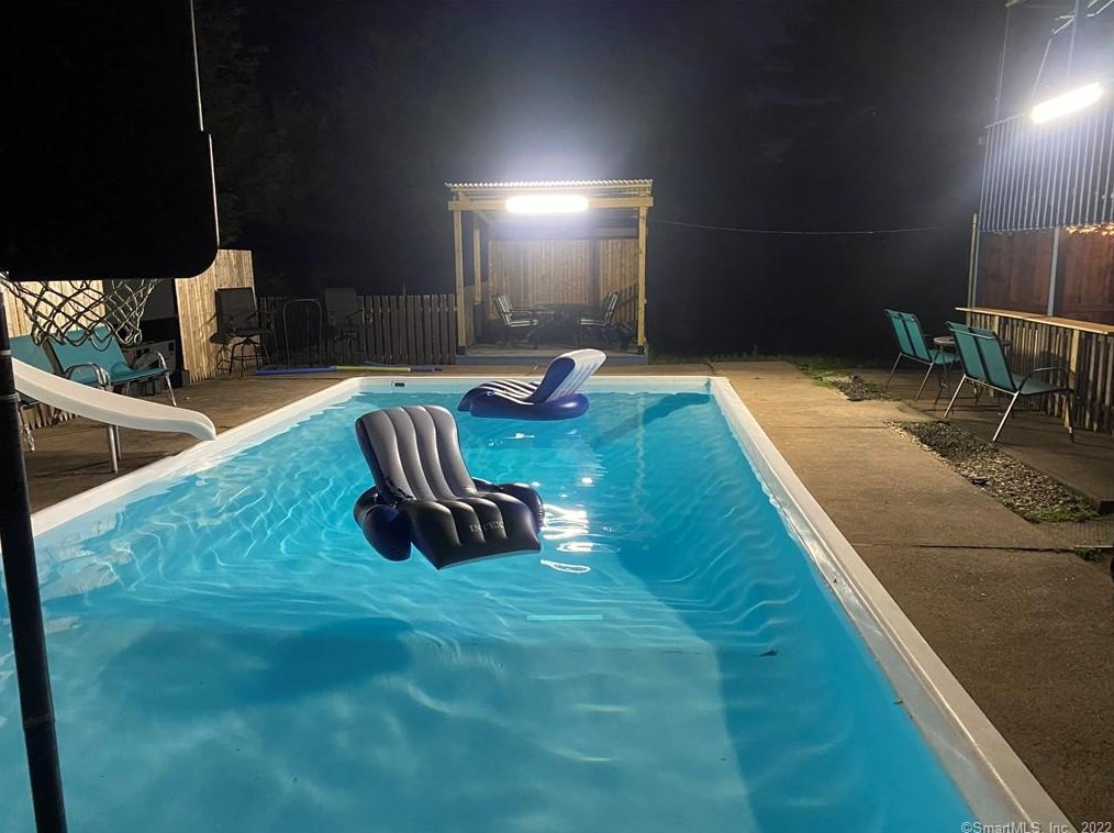 5 Bittersweet Dr, Hartford CT 06108-1201 exterior