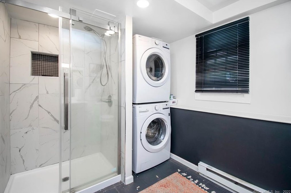 5 Bittersweet Dr, Hartford CT 06108-1201 exterior