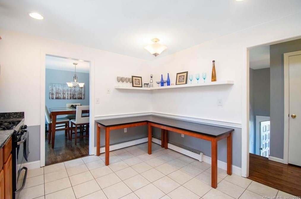 5 Bittersweet Dr, Hartford CT 06108-1201 exterior