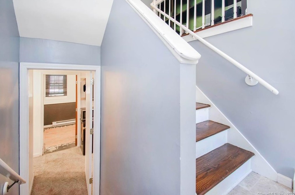 5 Bittersweet Dr, Hartford CT 06108-1201 exterior