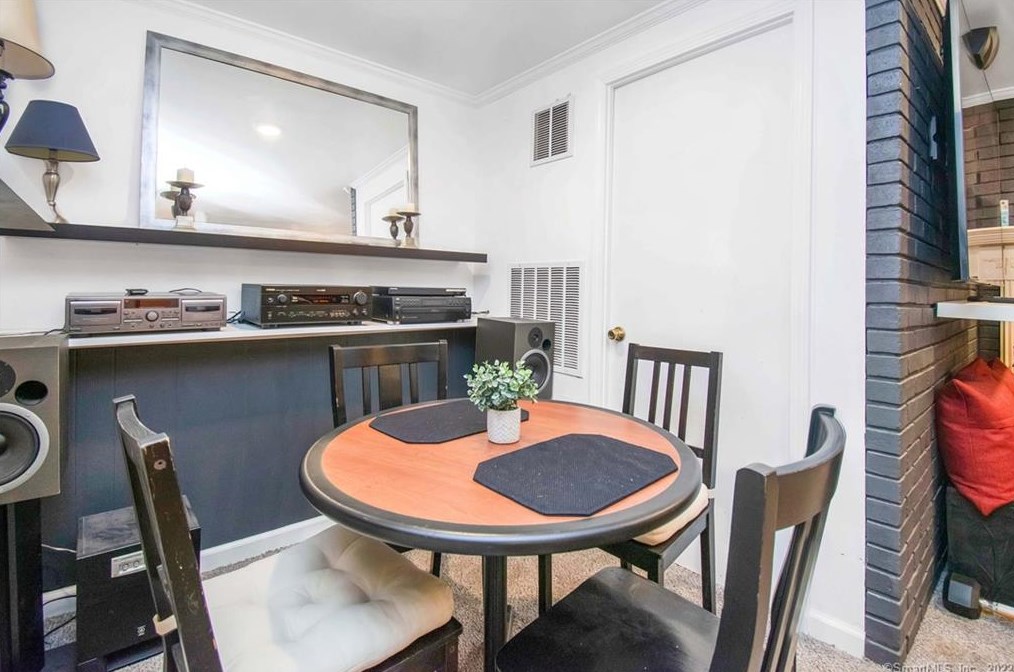 5 Bittersweet Dr, Hartford CT 06108-1201 exterior