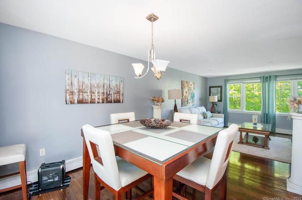 5 Bittersweet Dr, Hartford CT 06108-1201 exterior