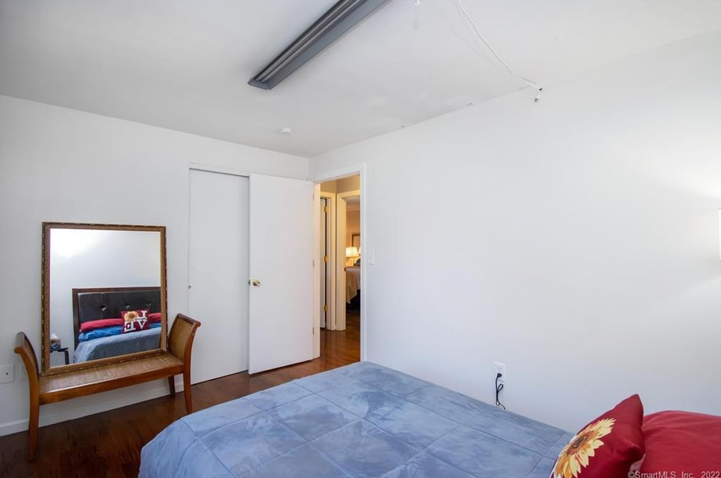 5 Bittersweet Dr, Hartford CT 06108-1201 exterior