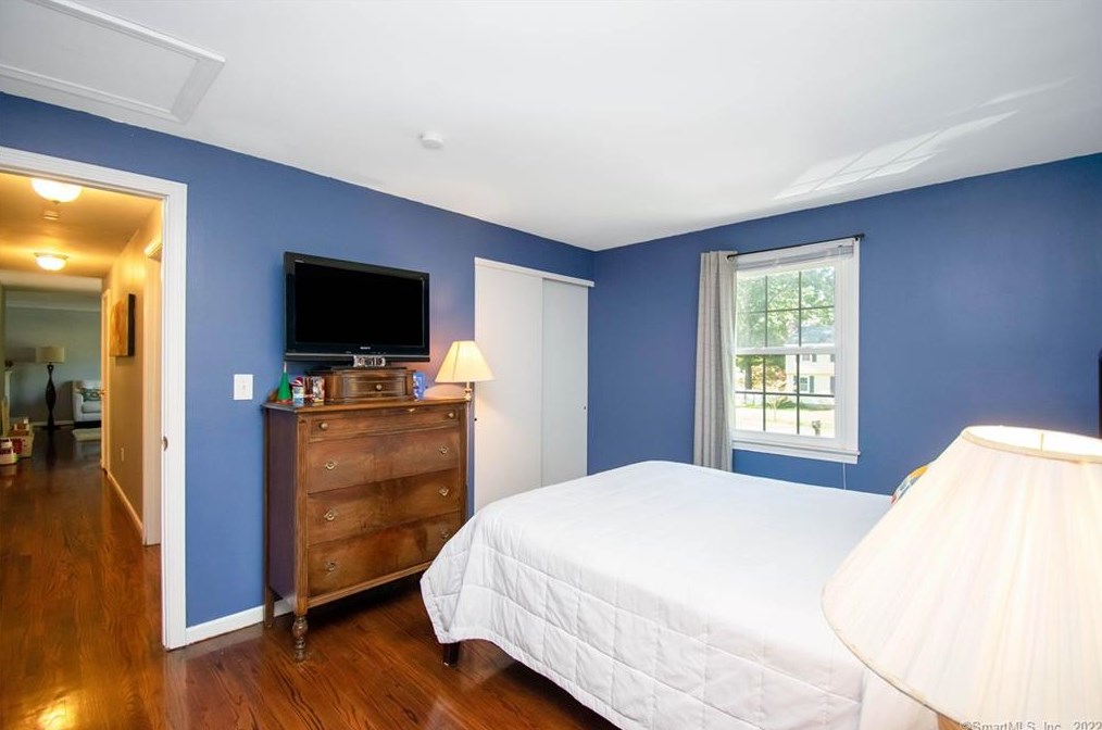 5 Bittersweet Dr, Hartford CT 06108-1201 exterior