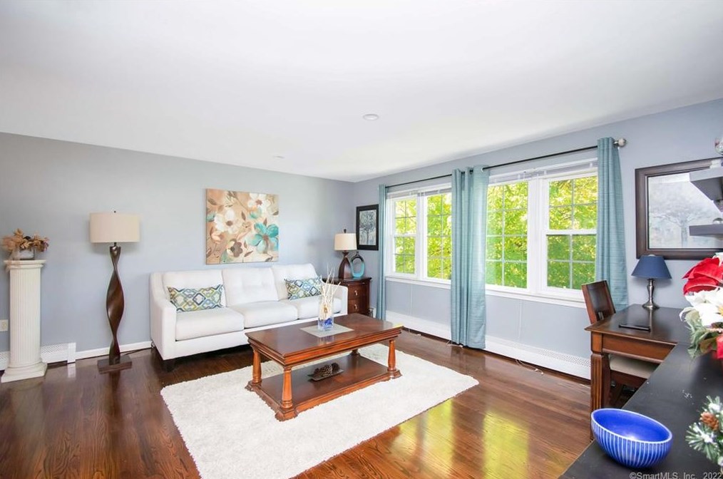 5 Bittersweet Dr, Hartford CT 06108-1201 exterior