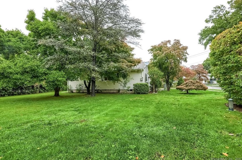 960 Jennings Rd, Fairfield CT  06824-4630 exterior
