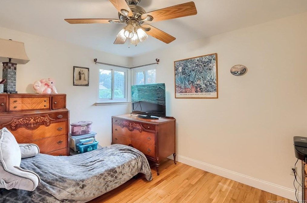 960 Jennings Rd, Fairfield CT  06824-4630 exterior