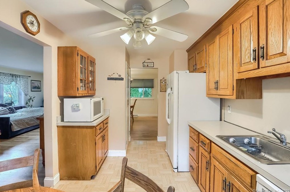 960 Jennings Rd, Fairfield CT  06824-4630 exterior