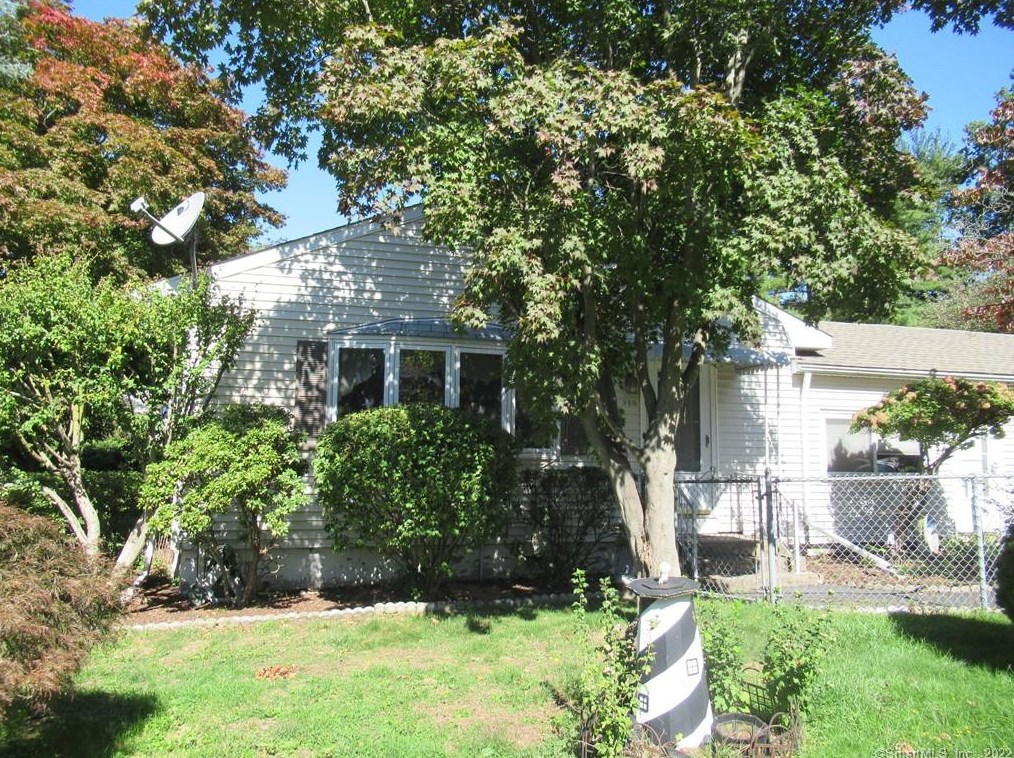 960 Jennings Rd, Fairfield CT  06824-4630 exterior