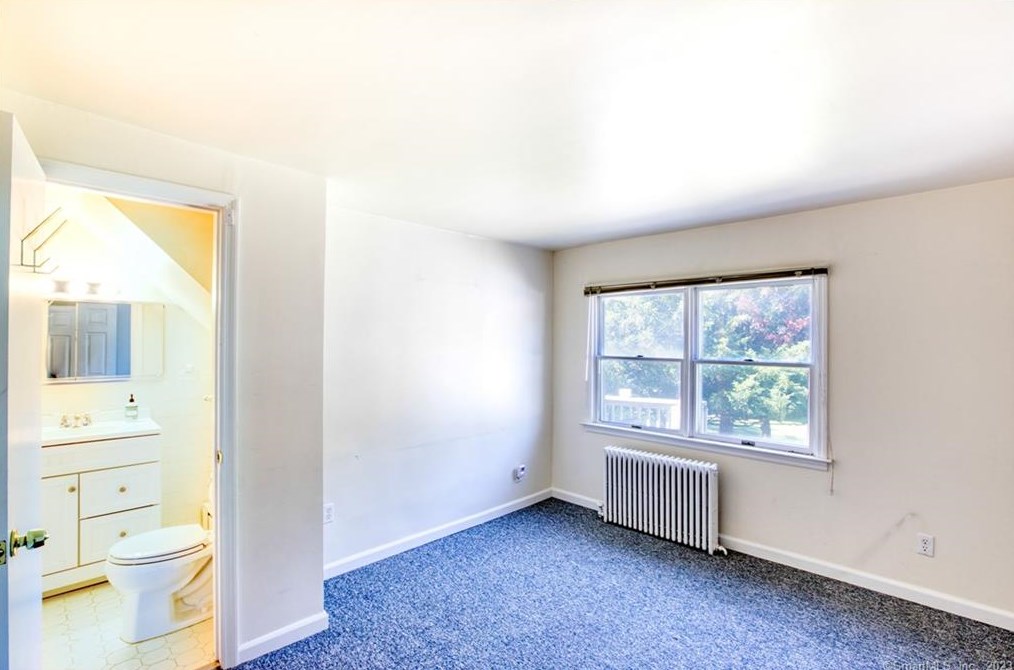 564 River Rd, Cos Cob CT  06807-1905 exterior