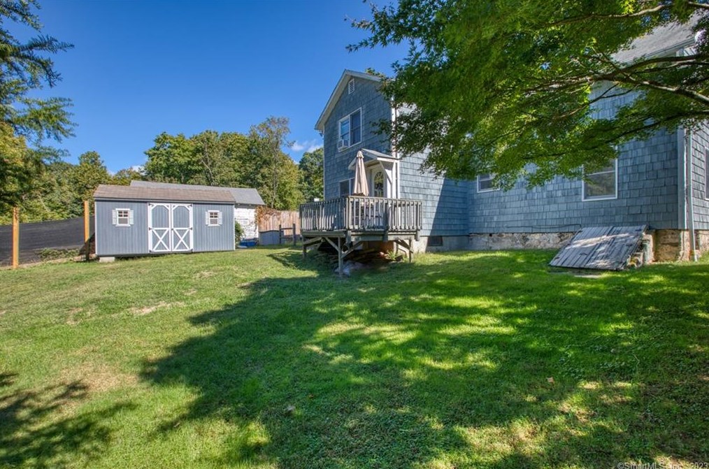 564 River Rd, Cos Cob CT  06807-1905 exterior