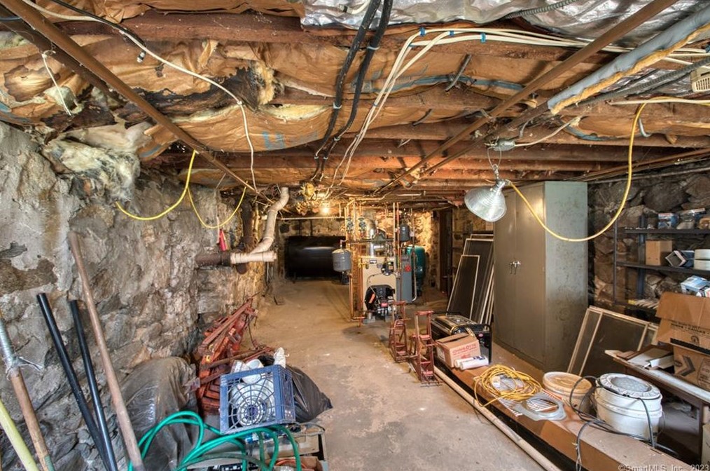 564 River Rd, Cos Cob CT  06807-1905 exterior