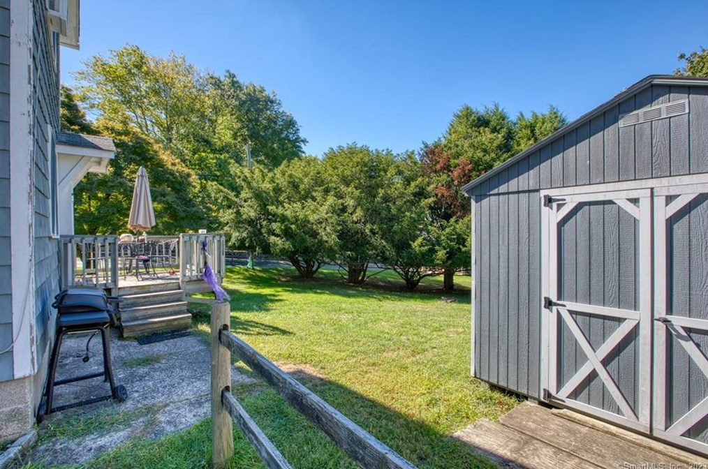 564 River Rd, Cos Cob CT  06807-1905 exterior