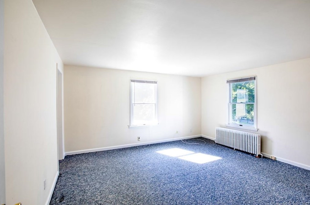 564 River Rd, Cos Cob CT  06807-1905 exterior