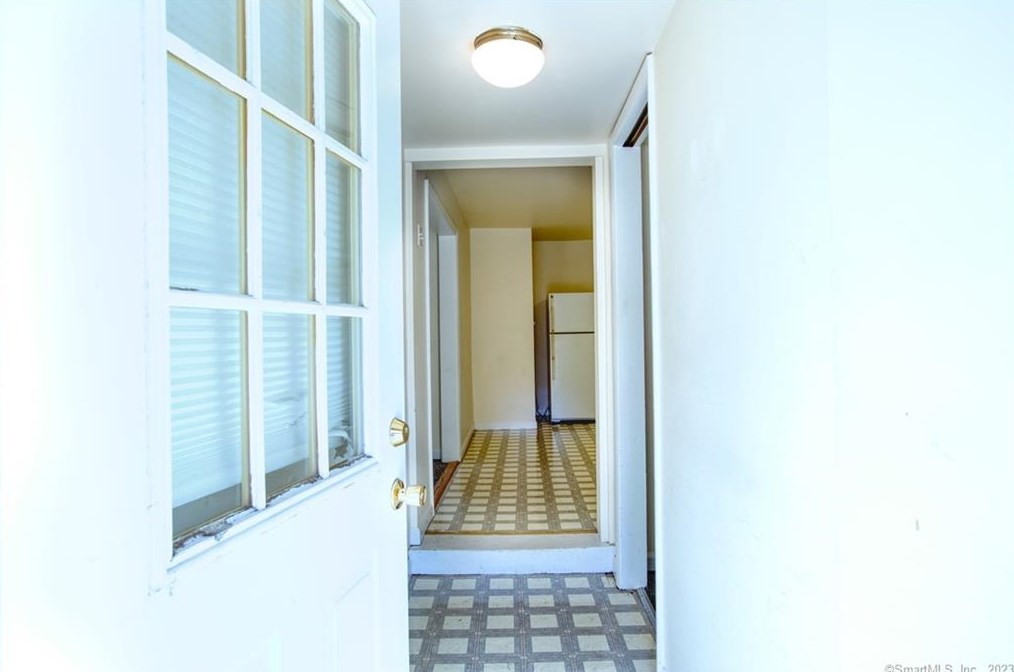 564 River Rd, Cos Cob CT  06807-1905 exterior