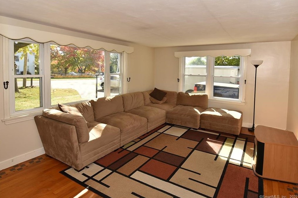 1059 East St, Suffield CT  06078-1366 exterior
