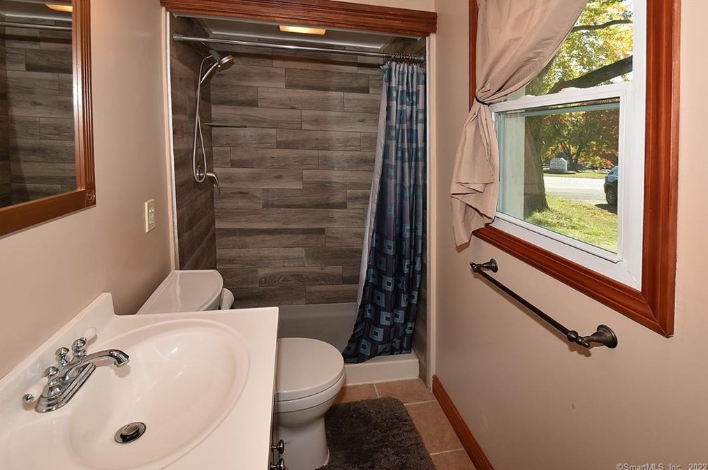 1059 East St, Suffield CT  06078-1366 exterior