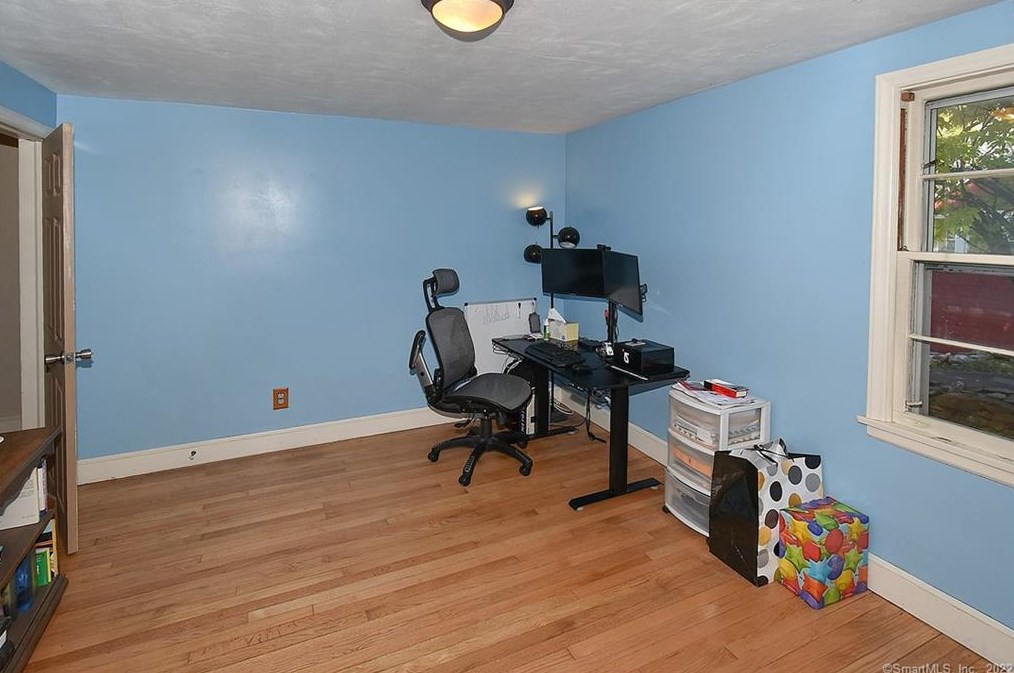 1059 East St, Suffield CT  06078-1366 exterior