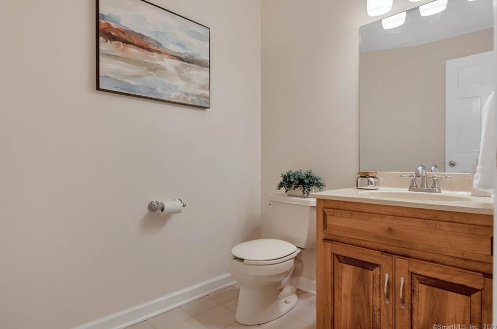 17 Fall Brk, Avon CT 06001-3522 exterior