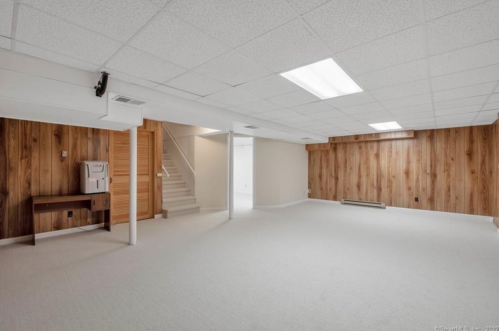 17 Fall Brk, Avon CT 06001-3522 exterior