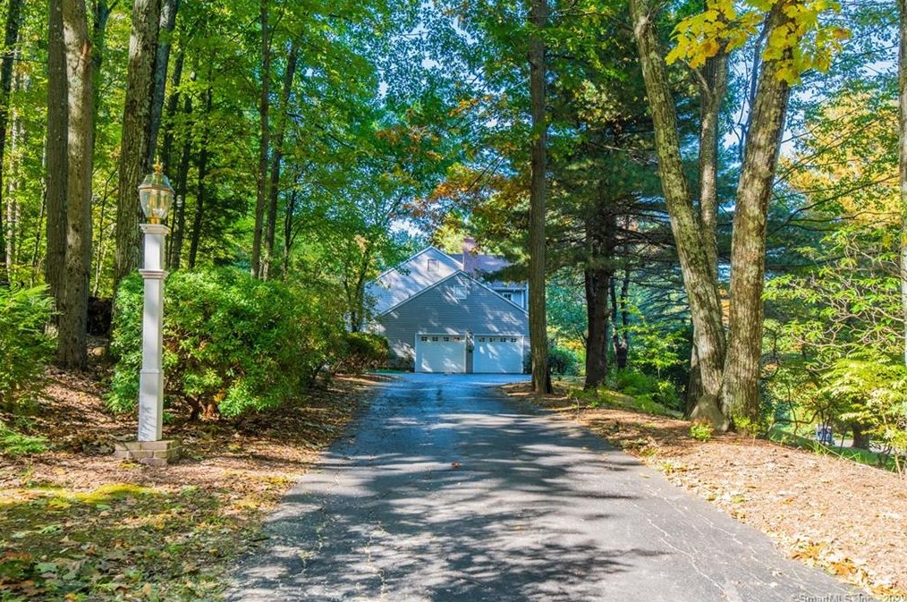 17 Fall Brk, Avon CT 06001-3522 exterior