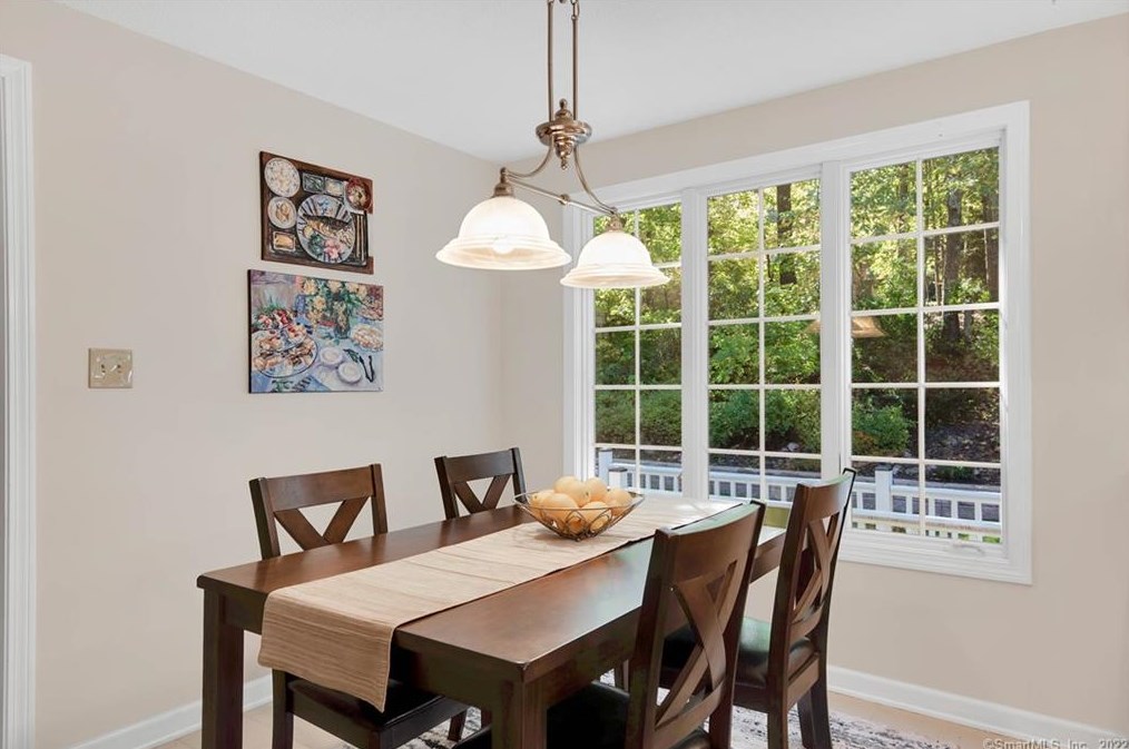 17 Fall Brk, Avon CT 06001-3522 exterior