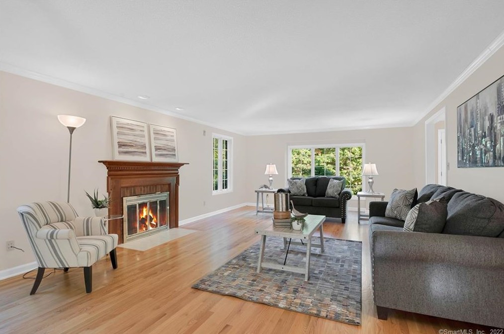 17 Fall Brk, Avon CT 06001-3522 exterior