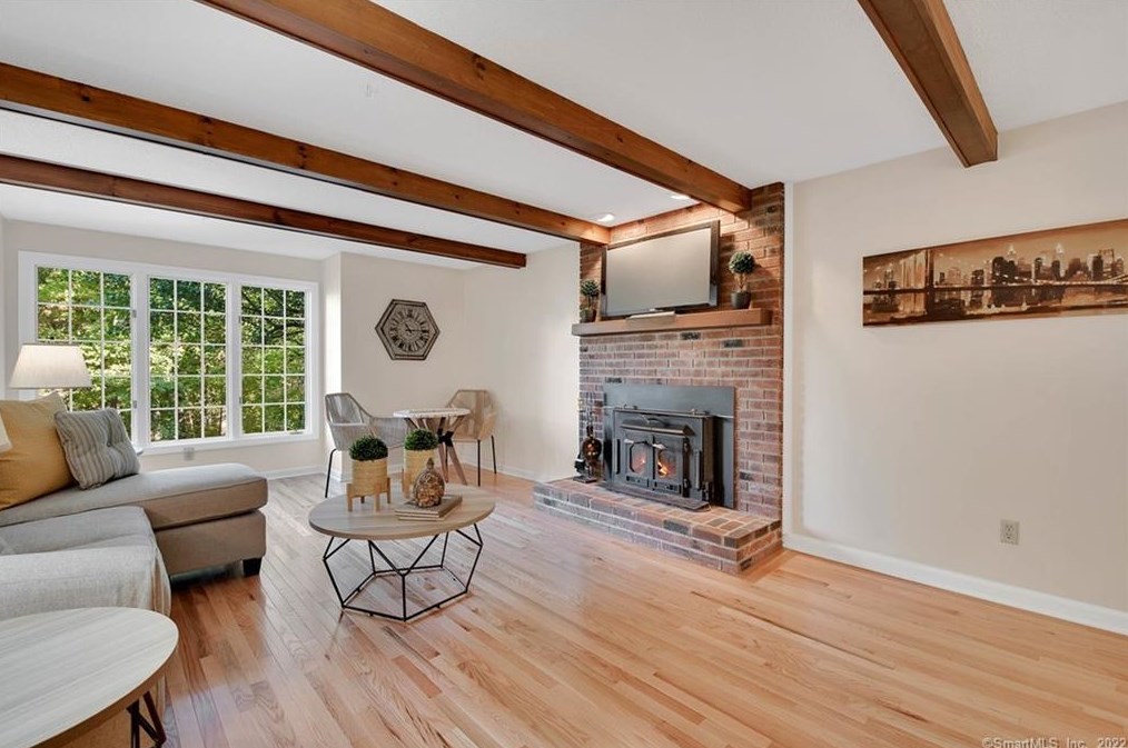 17 Fall Brk, Avon CT 06001-3522 exterior