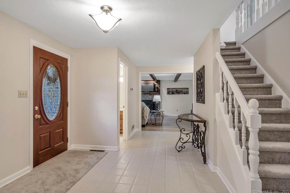 17 Fall Brk, Avon CT 06001-3522 exterior