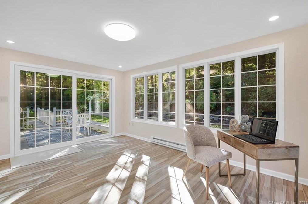 17 Fall Brk, Avon CT 06001-3522 exterior