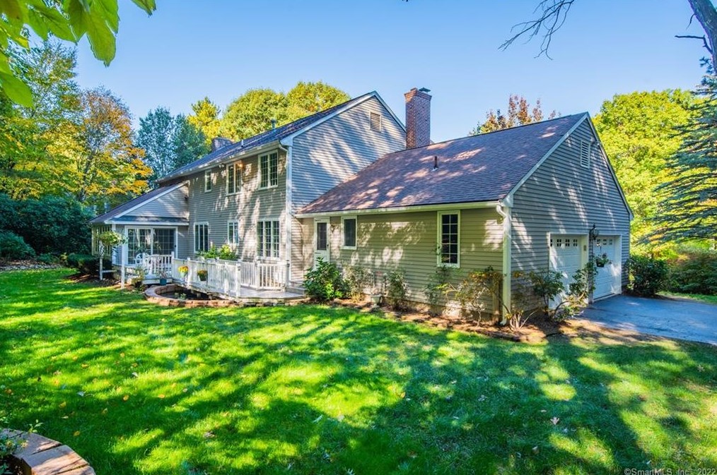 17 Fall Brk, Avon CT 06001-3522 exterior