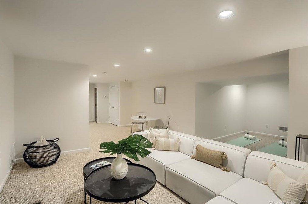 5 Terra Nova Cir, Westport CT 06880-4749 exterior