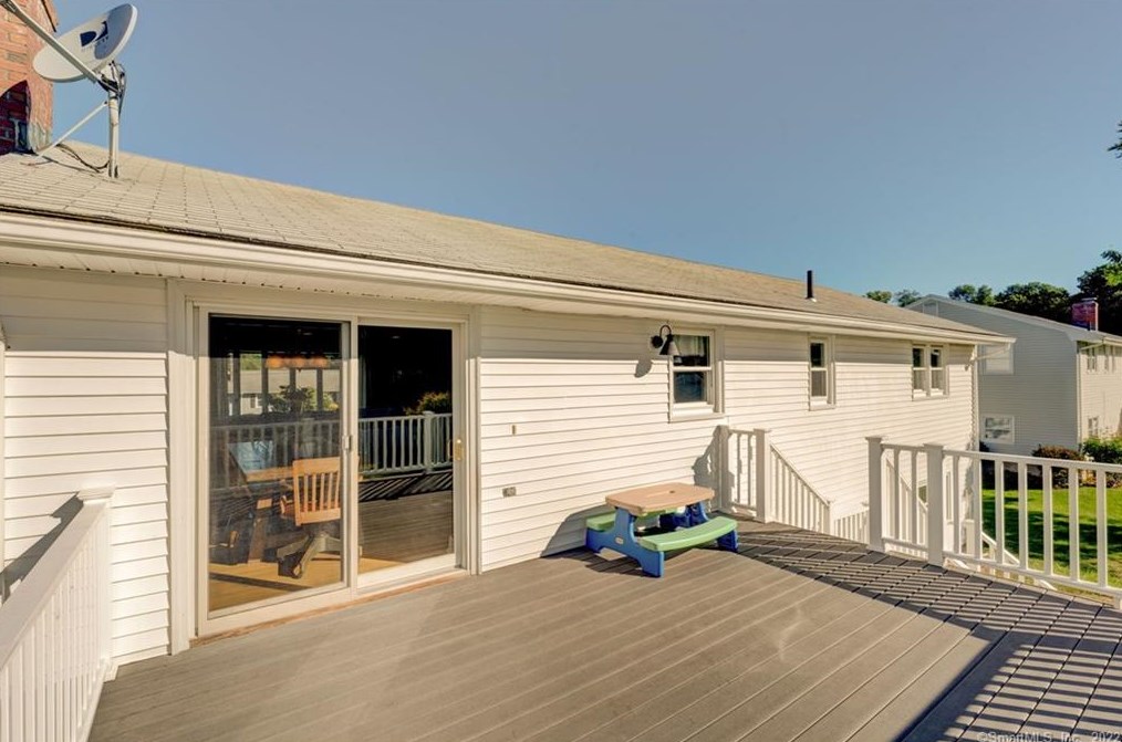 161 School House Rd, Hartford CT 06111-4033 exterior