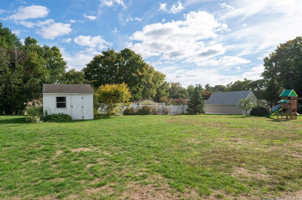 161 School House Rd, Hartford CT 06111-4033 exterior