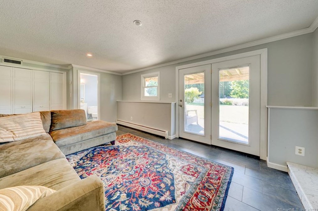 161 School House Rd, Hartford CT 06111-4033 exterior