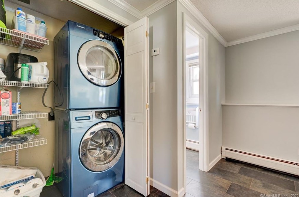 161 School House Rd, Hartford CT 06111-4033 exterior