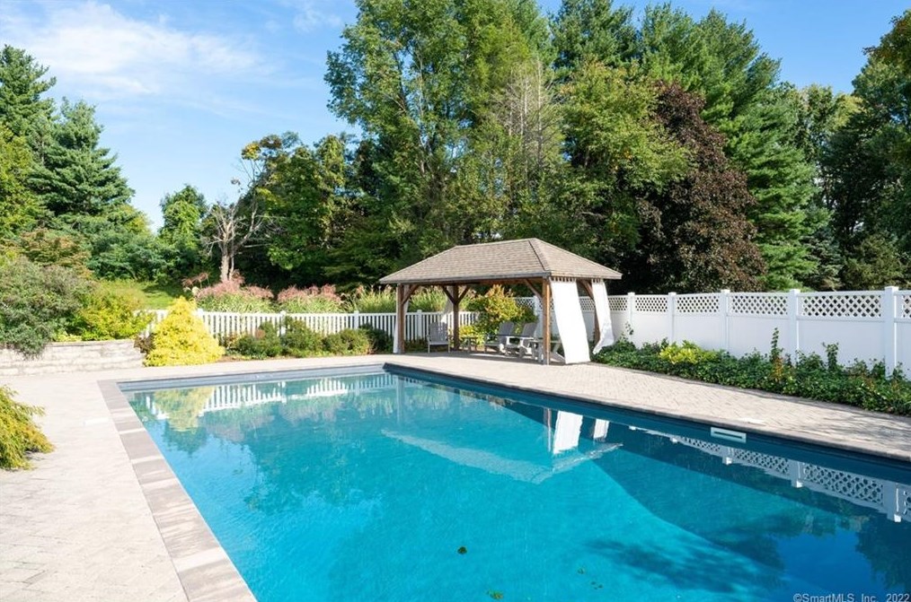 161 School House Rd, Hartford CT 06111-4033 exterior