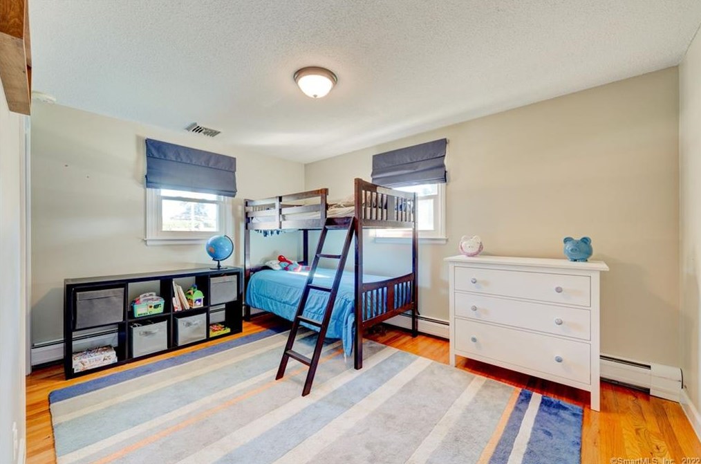 161 School House Rd, Hartford CT 06111-4033 exterior